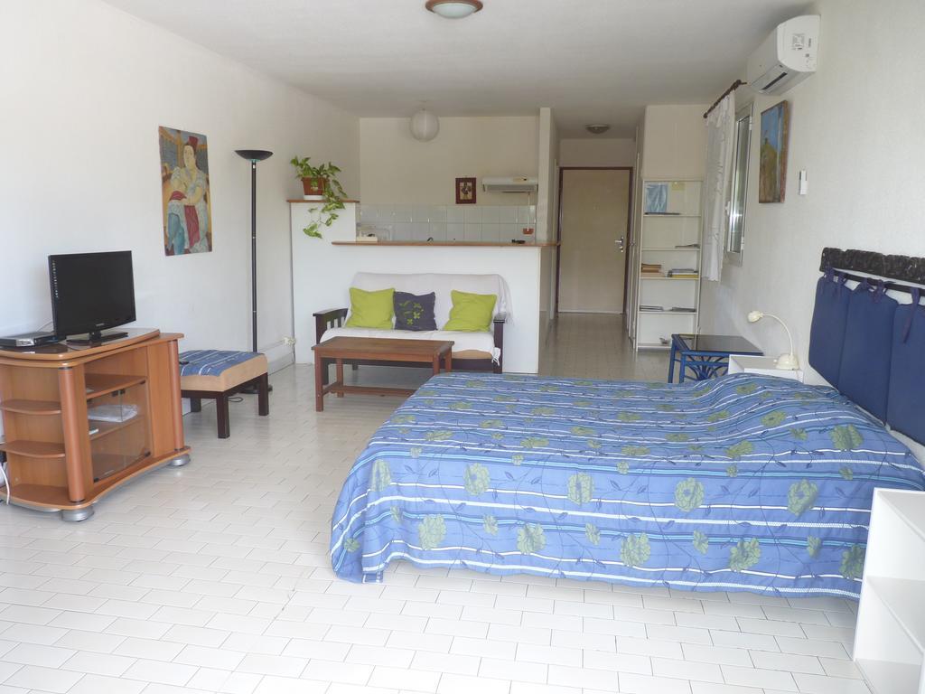 Au Meuble Des Roches Apartment Сен Жилс ле Бен Екстериор снимка
